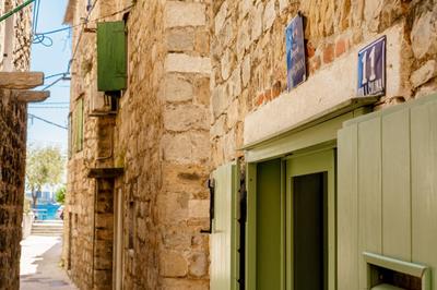 Stone house Kala