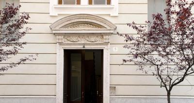 JOIVY Splendid 3BR Apt with Parking and Terrace in Como