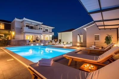 Apartment VILLA BEGO heated pool with jaccuzzi, summer kitchen, garden
