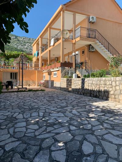 Apartments in villa Viktoria