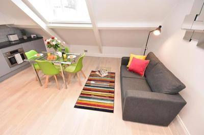 Apt 3, Opera House ensuite 4th Floor by Indigo Flats
