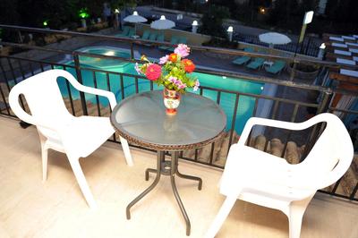 Makis louvlis apartments