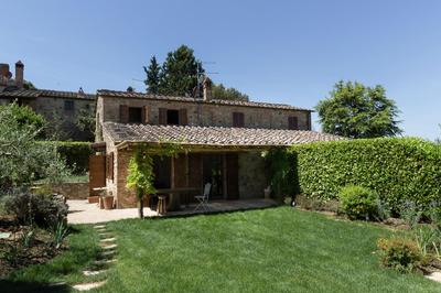 Luxury Serviced Cottage in a Historical Chianti Borgo