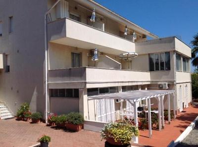 Loano Apartment Pool & Garden