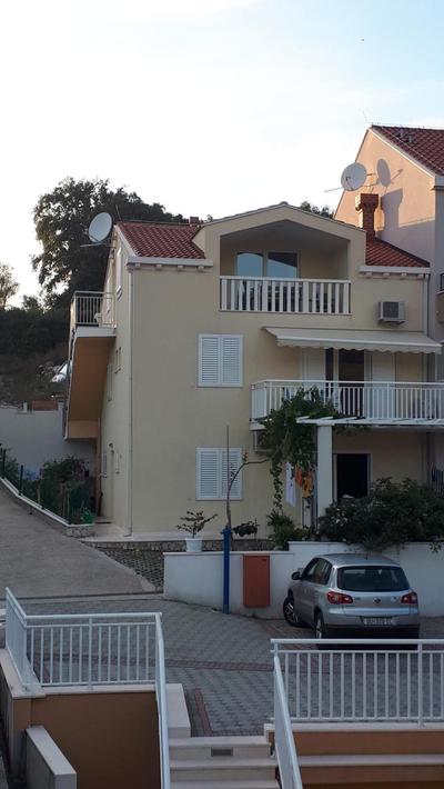 Apartments Šišević - Comfort Apartments with Balconies and Sea View