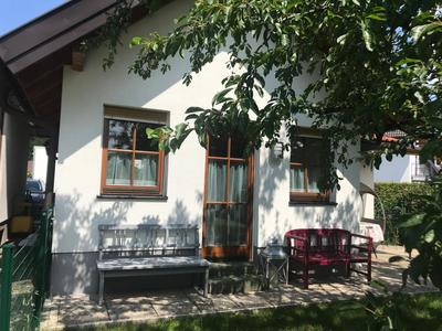 Knusperhaus mit Garten