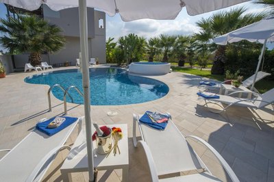 Luxury Xenos Villa 2 With 4 Bedrooms , Private Swimming Pool, Near The Sea