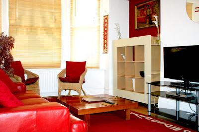 Hartland 2-Bedroom Apartments with Bfast and Parking