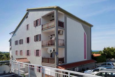Apartment Josipa with 2 bedrooms near the sports center and the beach