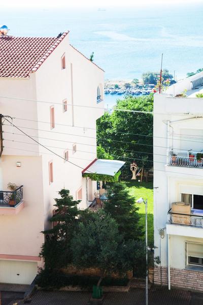 Garden House Kavala, Modern Apartment with BBQ, Motorcycle Parking & Beach Access