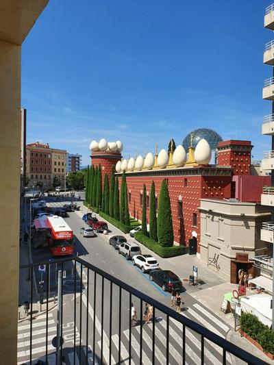 Apartamentos enfrente del Museo Dalí