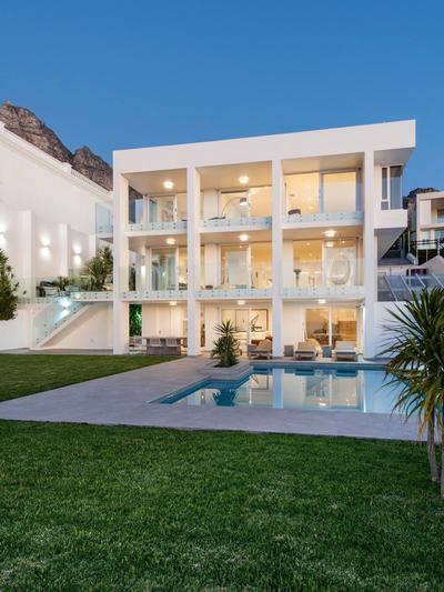 Sandpiper House: Stunning Ocean Views, Heated Pool & Large Garden