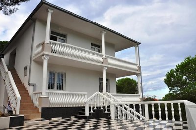 Mirišta - Spacious apartment in lush nature sea & forest