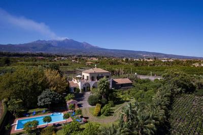 Villa Praiola - Exclusive seafacing mansion with pool and Jacuzzi