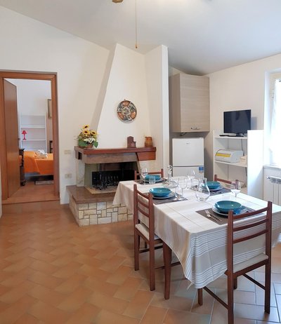 Case in campagna con piscina a Todi