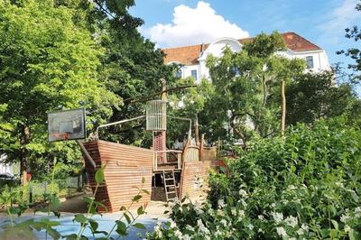 KVH by ROCKCHAIR Apartments l SUPERHOST Status l Boxspringbett am Schloss Charlottenburg welcomes you!