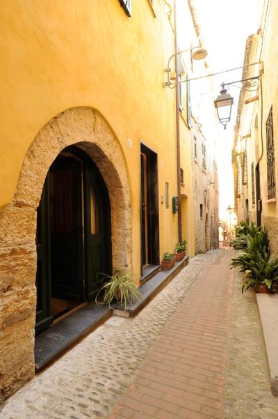 B&B Corallini