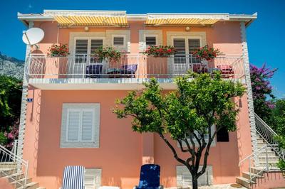 Vacation house near sea & beaches with HEATED POOL & BBQ