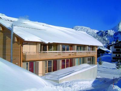 Carolines Appartement Warth - Bergblick, Terrasse, 2 Min Fußweg bis Skilift & Tiefgarage - ideal für Familien und naturverbundene Paare