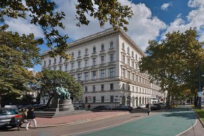 Central Luxury Apartment