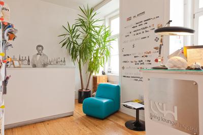 Living Lounge Hostel