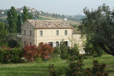Casali Marchigiani - Ville vacanza private con piscina, giardino e vista panoramica