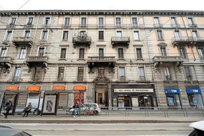 GuestHost - Isola View Renovated Apartment