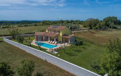 Villa Gardenia with pool