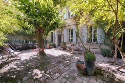 Maison XIXe et Jardin en Intramuros