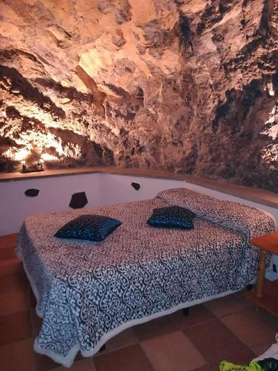 CASA CUEVA y CASITA RURAL EL PERUCHO