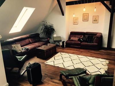 Helle Dachgeschosswohnung für 8 Personen in zentraler Lage