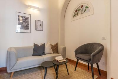 Lively Roma Trastevere renovated apartment - FromHometoRome