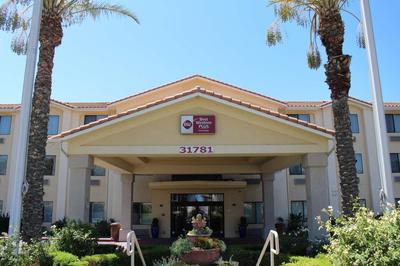 Best Western Plus Lake Elsinore Inn & Suites