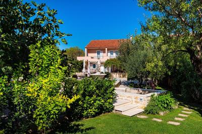 Navis Luxury Villa