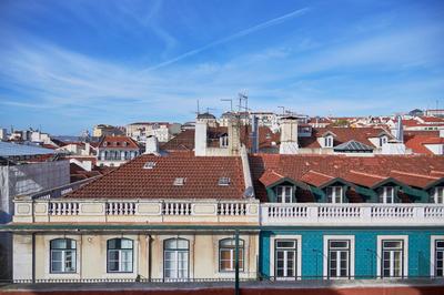 360º Rooftop Lisbon and River View