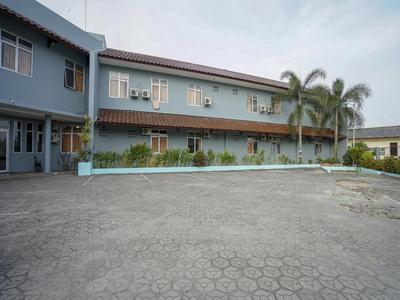 Super OYO 1844 Bravo Residence