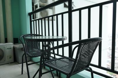 Elegant and Comfy 1BR Green Central City Glodok Apartment By Travelio