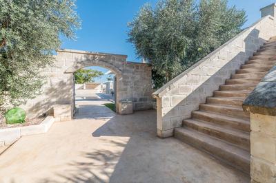 Villa Niraclò by Raro Villas