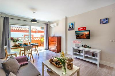 Las Mimosas, familias y parejas - con terraza y parking!