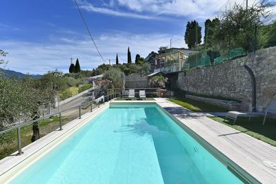 Apt in villa con sauna, piscina e campo da sport