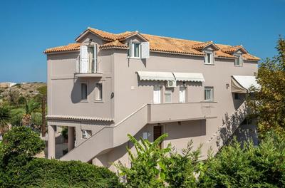 Avesta Apartments - 200m from the beach, by ZanteWize