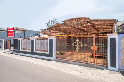 Capital O 1541 Puri Cikole Asri