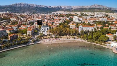 Monvi Luxury Suites near Bačvice beach and old town