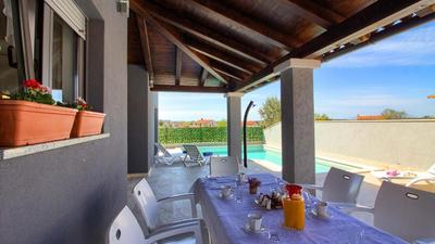 Charming Villa Verde with private pool in Pula, extra POOL HEATING by WiiBuk