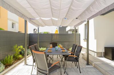 NEW, private heated swimming POOL, free parking, Trogir centar