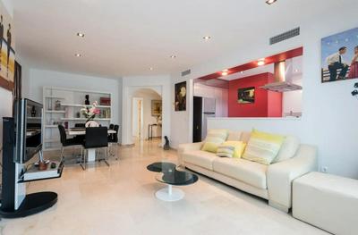 Charming 2 Bedroom Trocadero Arena area