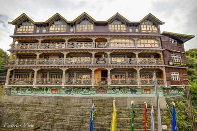 Summit Panghen Metok