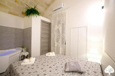 One bedroom appartement with jacuzzi furnished balcony and wifi at Monopoli 3 km away from the beach