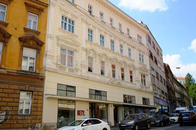 Lovecroatia Zagreb-'Paxnest' HOSTEL, No party! Cozy and quiet! Separated Men and women's Dormitory! Indoor shoes provided!