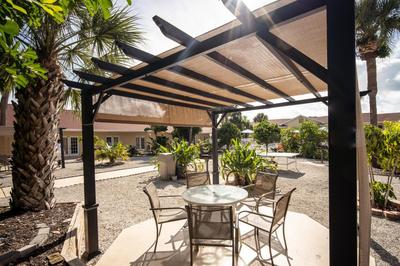 Island Sun Inn & Suites - Historic Venice & Beach Getaway